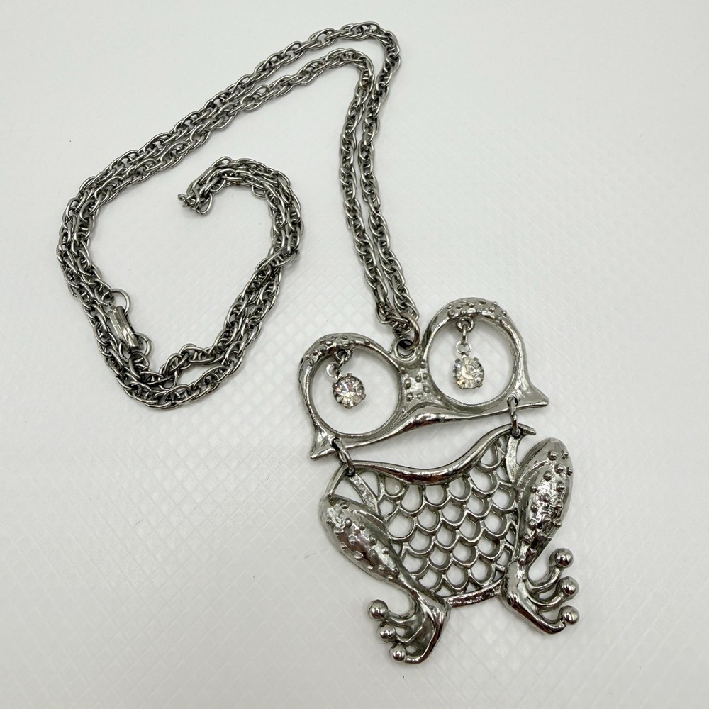 Vintage 23" Silver Tone Chain Frog Amphibian Pendant Necklace w/ Rhinestone Eyes - Picture 5 of 8
